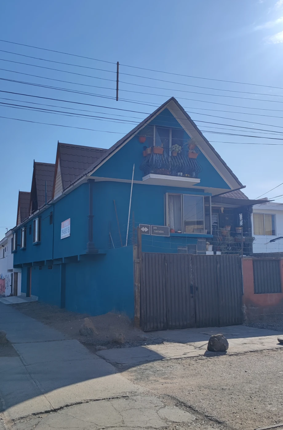 Casa 5 Habitaciones y 3 baños, excelente ubicación en Alto Hospicio centro.