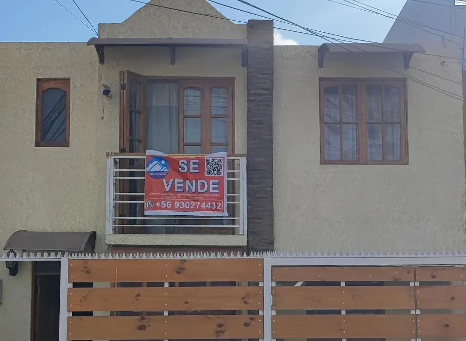 Casa en Condominio Oasis, Alto Hospicio. Regularizada. 4 habitaciones y 2 baños.