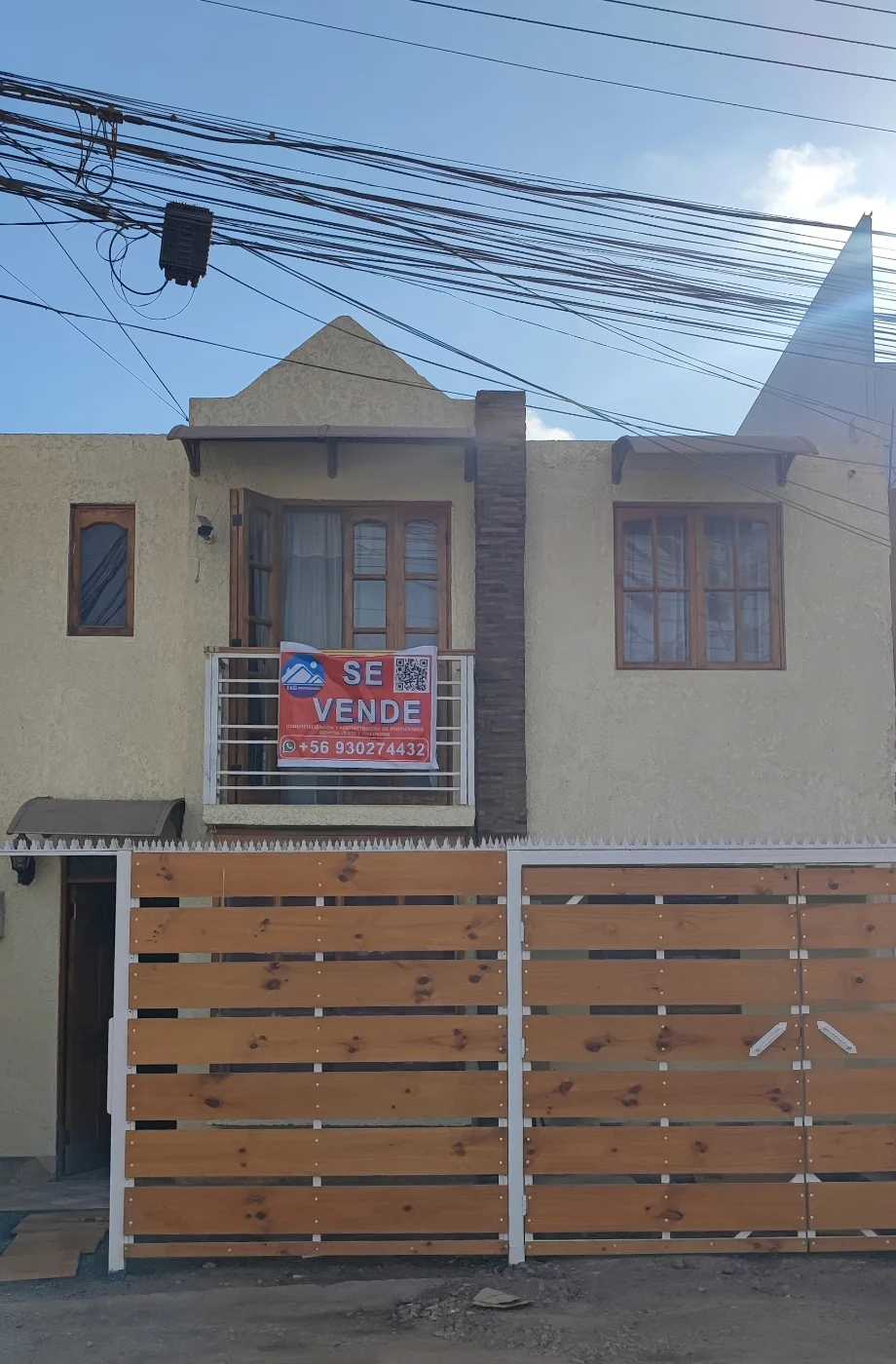 Casa en Condominio Oasis, Alto Hospicio. Regularizada. 4 habitaciones y 2 baños.