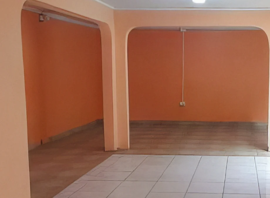 Casa en buena ubicación, sector La Pampa. 3 habitaciones y 2 baños.